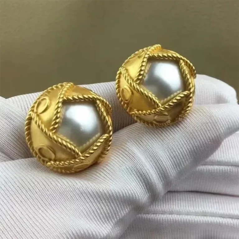 2.1*2.1cm Korean fashion woven hollow metal wound pearl earrings temperament needle earrings girl birthday party Uncategorized Metal Color: 02